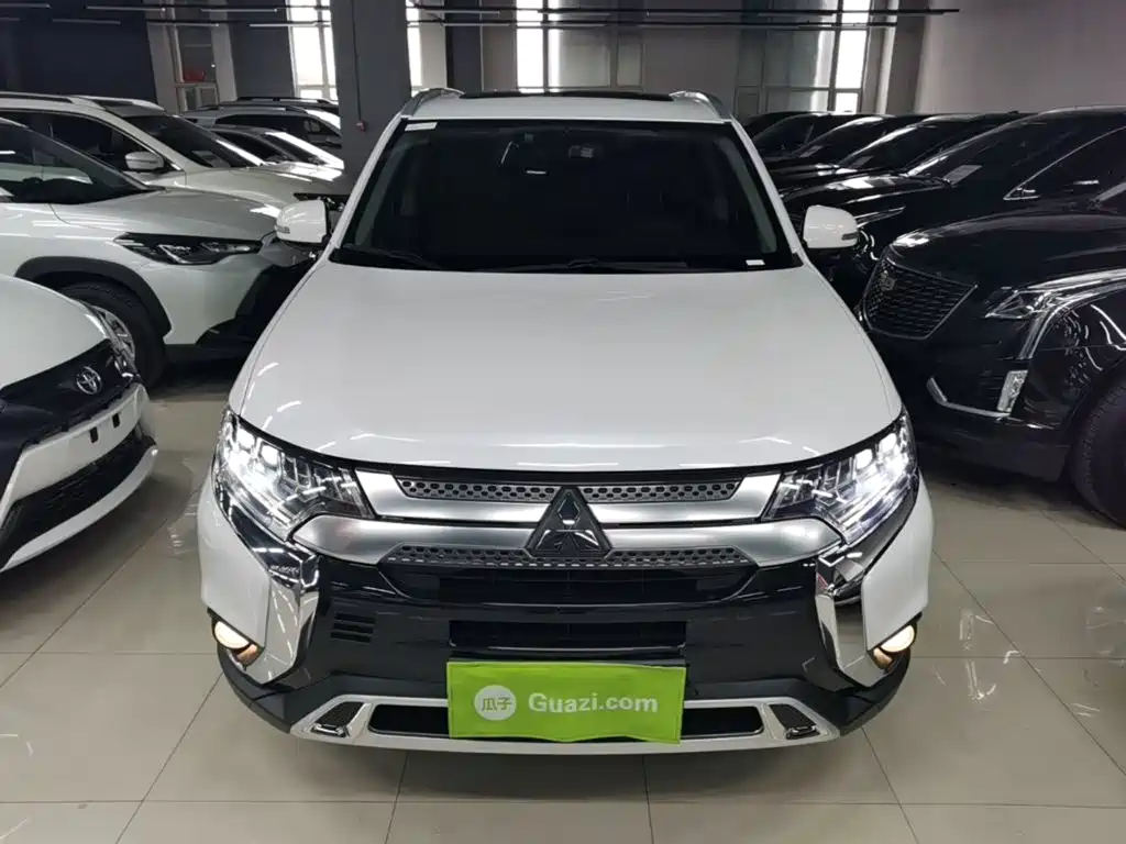 Mitsubishi Outlander 2019 — фото 3