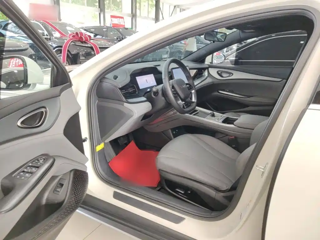 BYD Seal 07 DM-i 2025 — фото 16