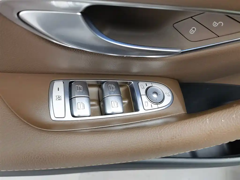 Mercedes-Benz E-Class 2023 — фото 9