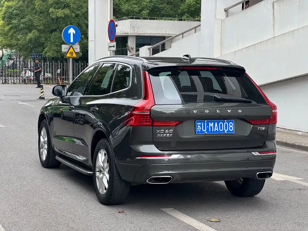 Volvo XC60 2019 — фото 18