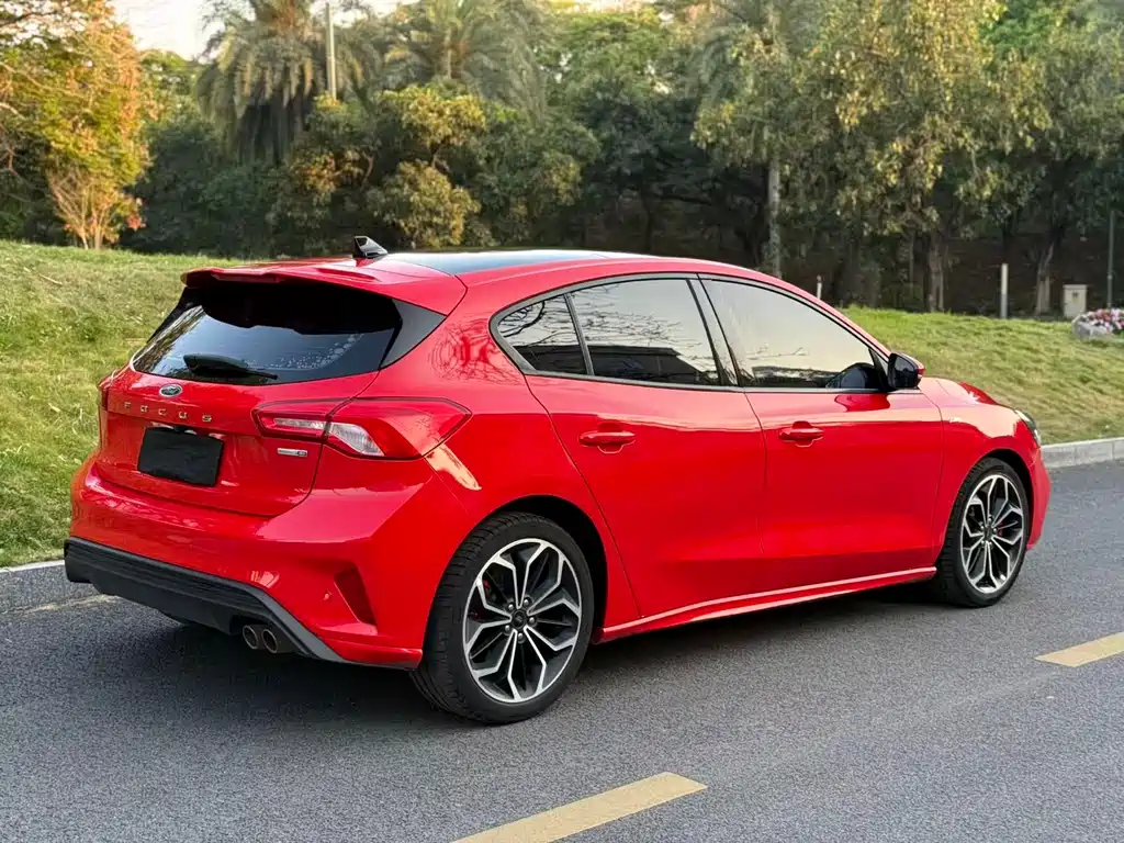 Ford Focus 2020 — фото 9