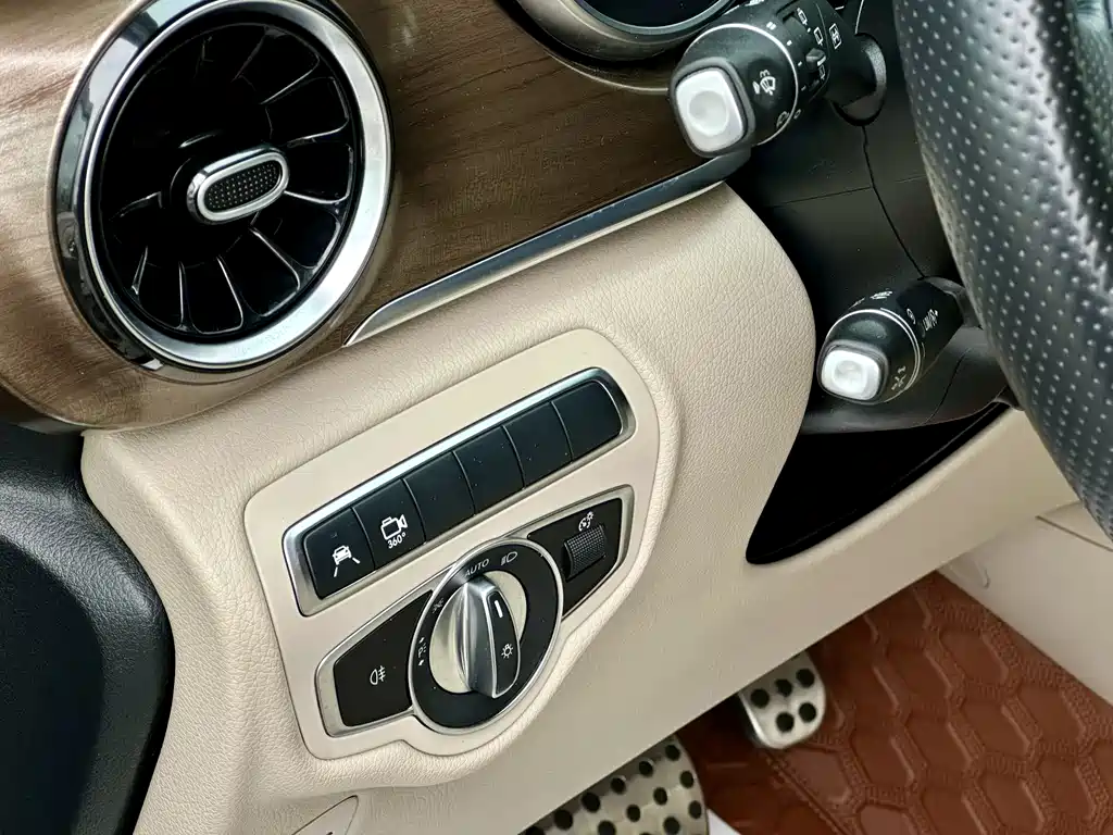 Mercedes-Benz V-Class 2022 — фото 10