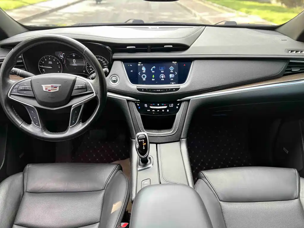 Cadillac XT5 2017 — фото 16