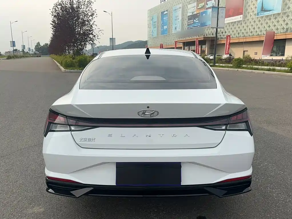 Hyundai Elantra 2021 — фото 15