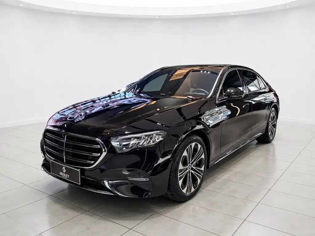 Mercedes-Benz E-Class 2025 — фото 1