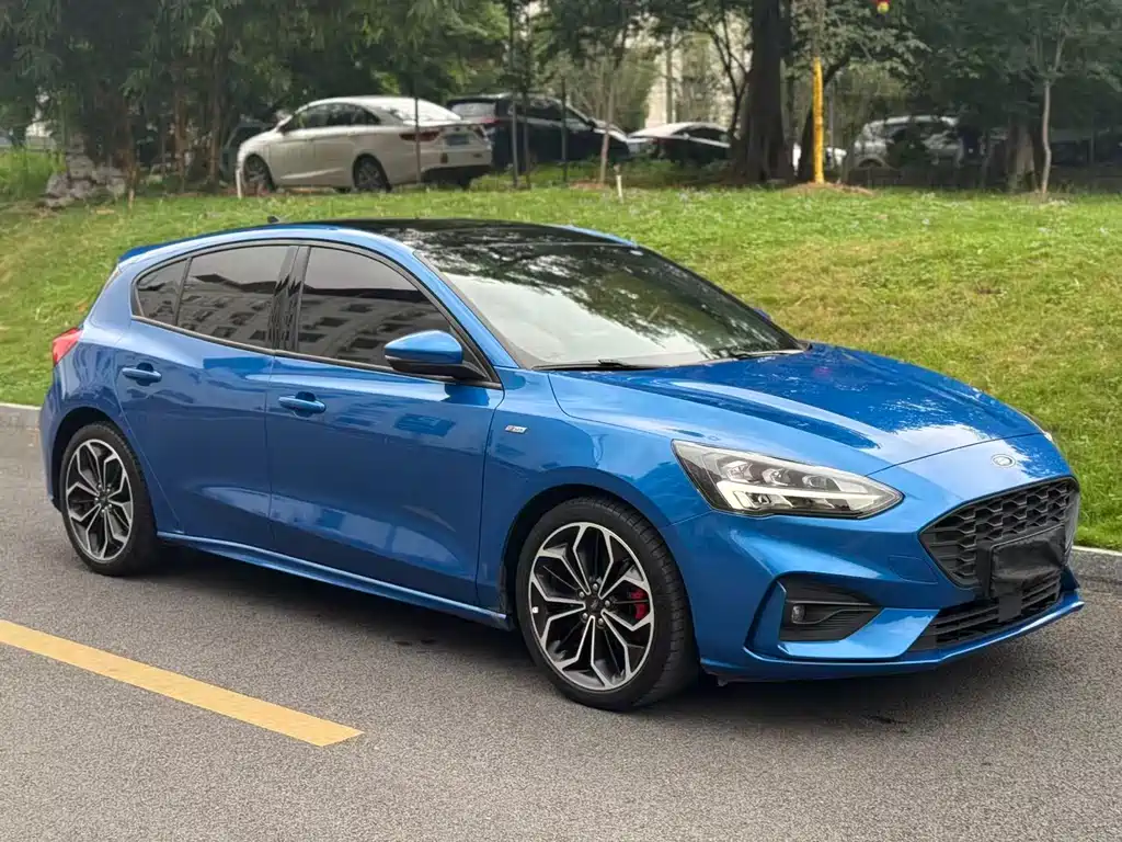 Ford Focus 2019 — фото 1