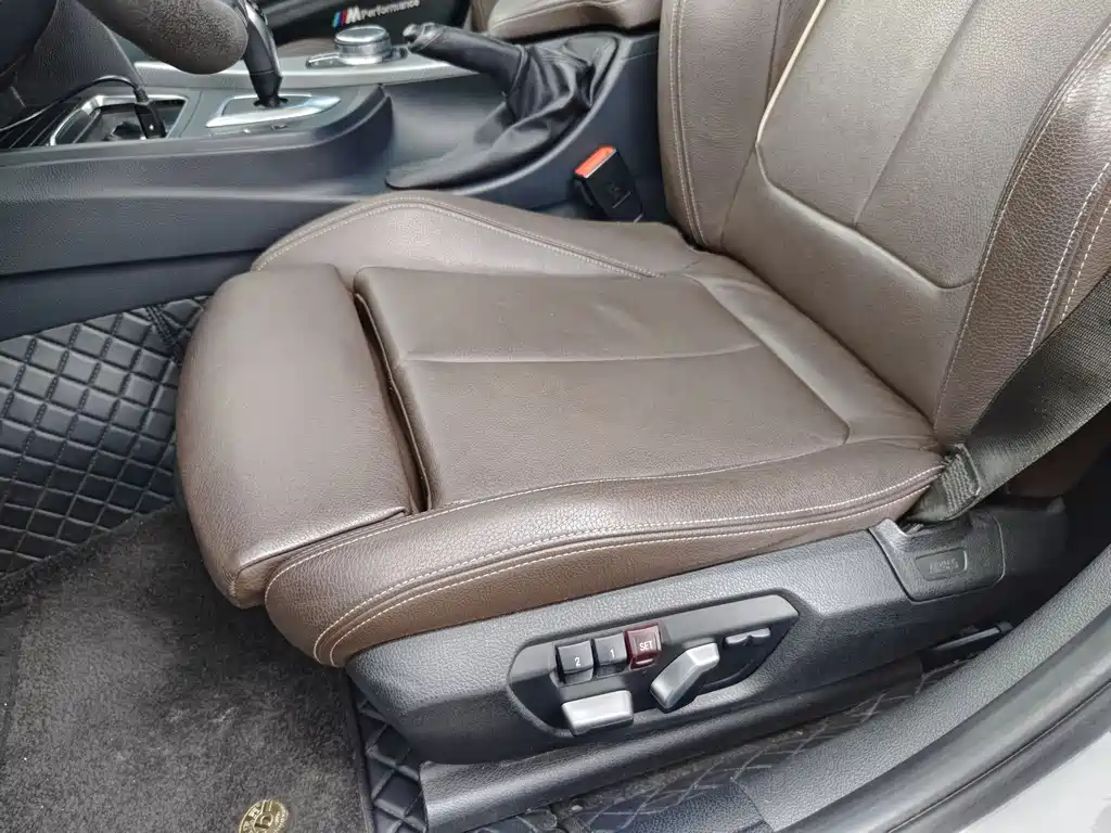 BMW 3 Series 2018 — фото 14