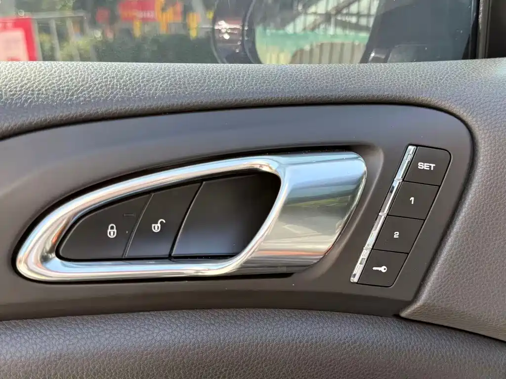 Porsche Cayenne 2017 — фото 10
