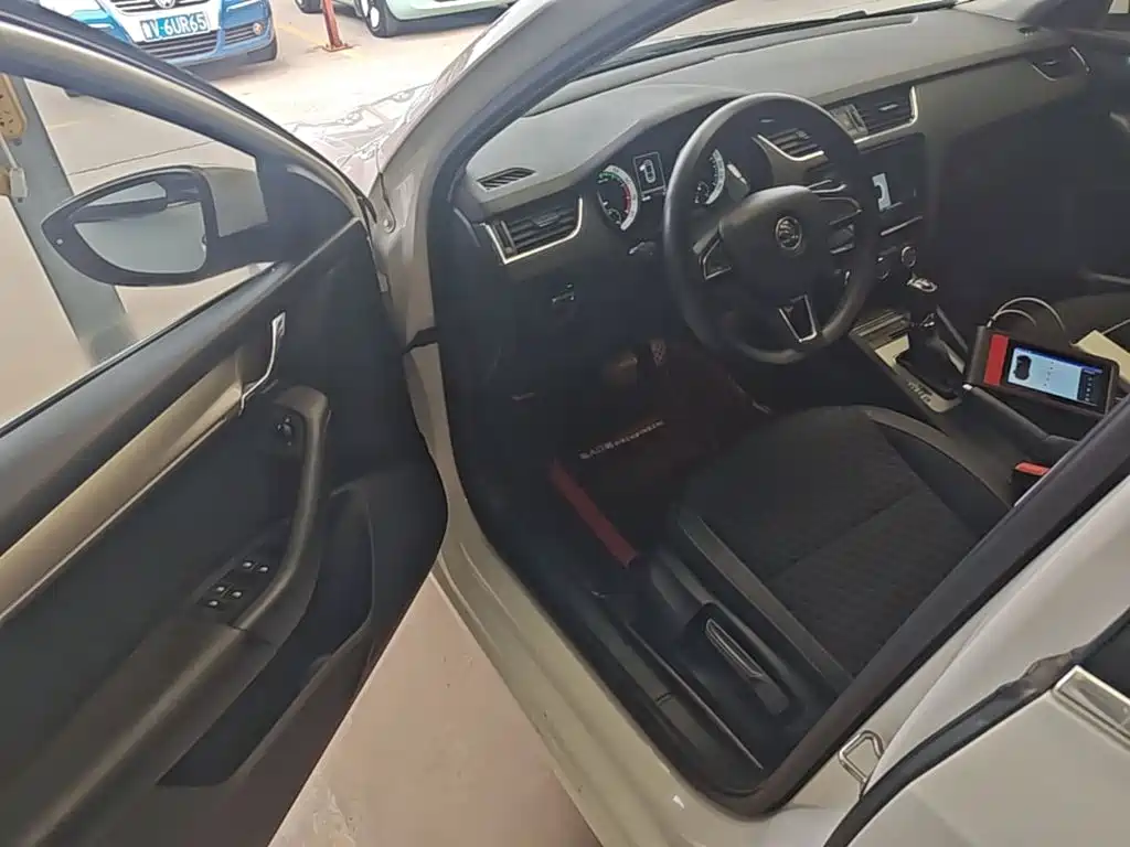Skoda Octavia 2021 — фото 16