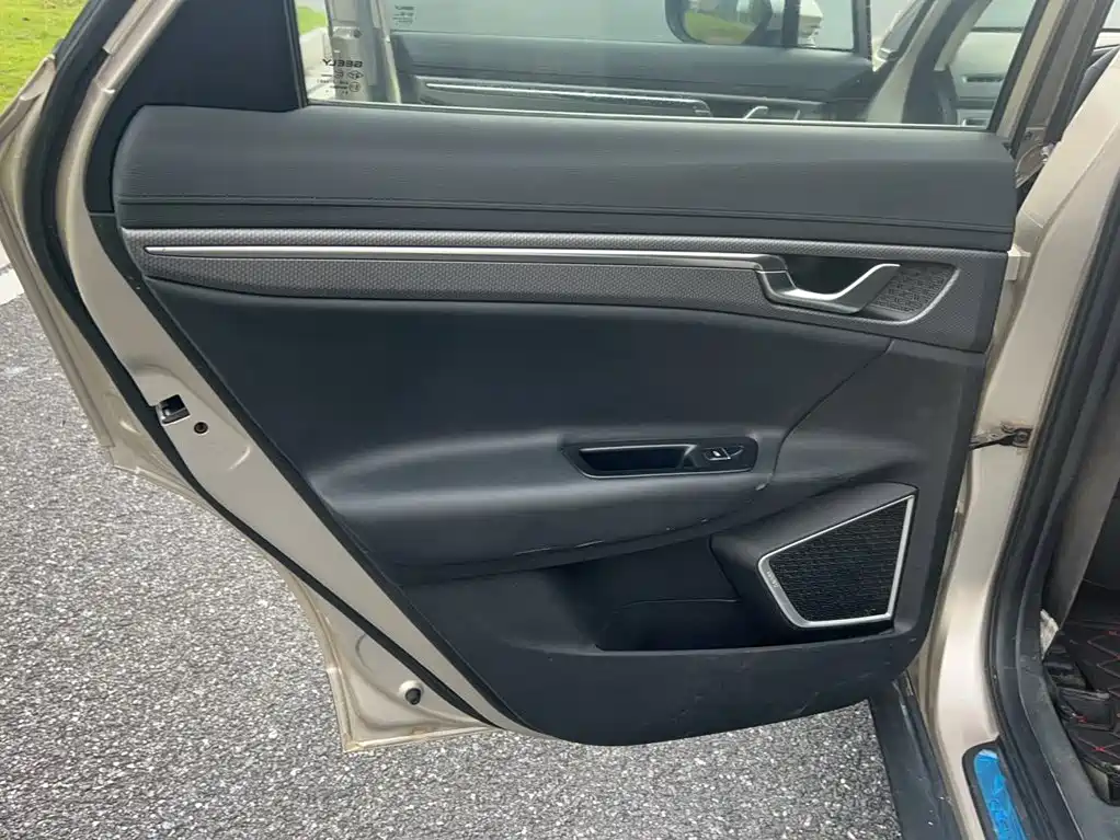 Geely Emgrand GS 2018 — фото 11