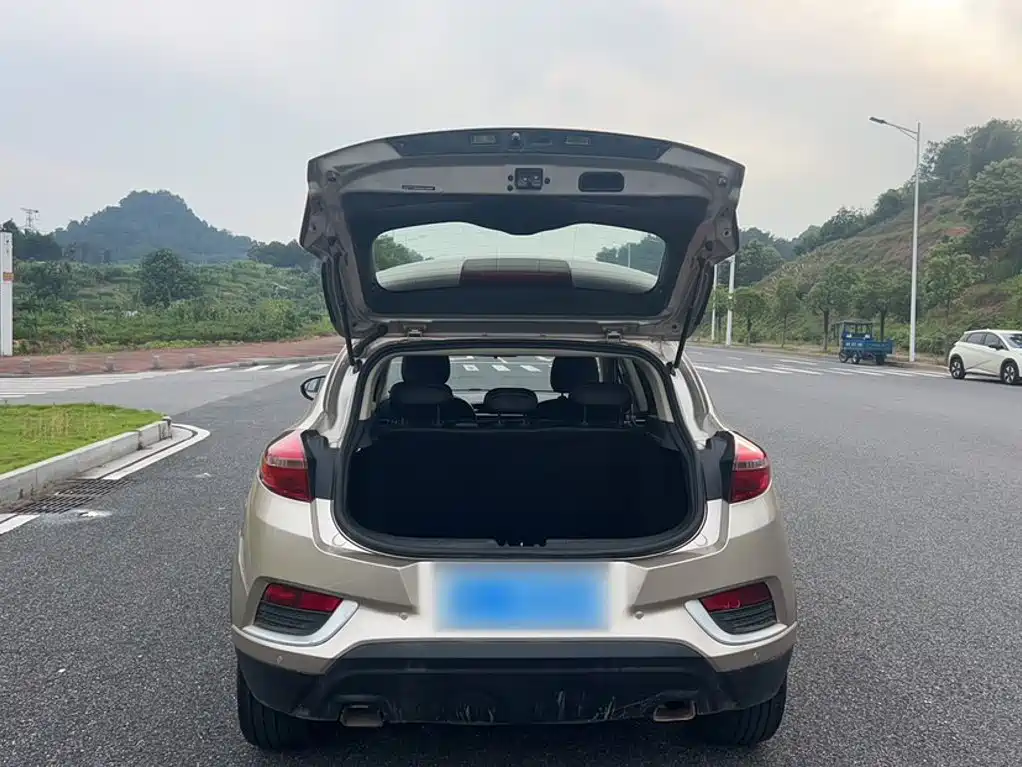 Geely Emgrand GS 2018 — фото 23