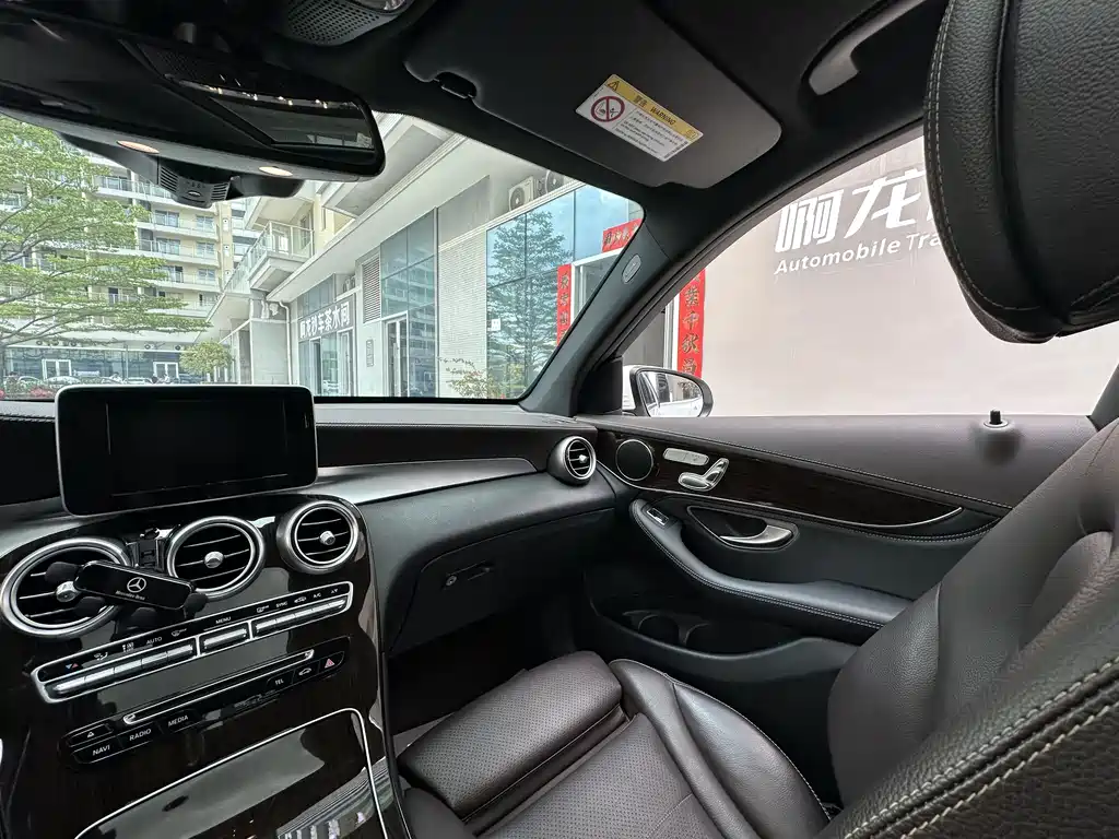 Mercedes-Benz GLC 2018 — фото 16