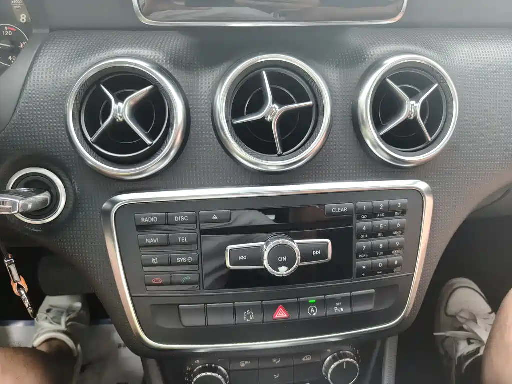 Mercedes-Benz A-Class 2015 — фото 16