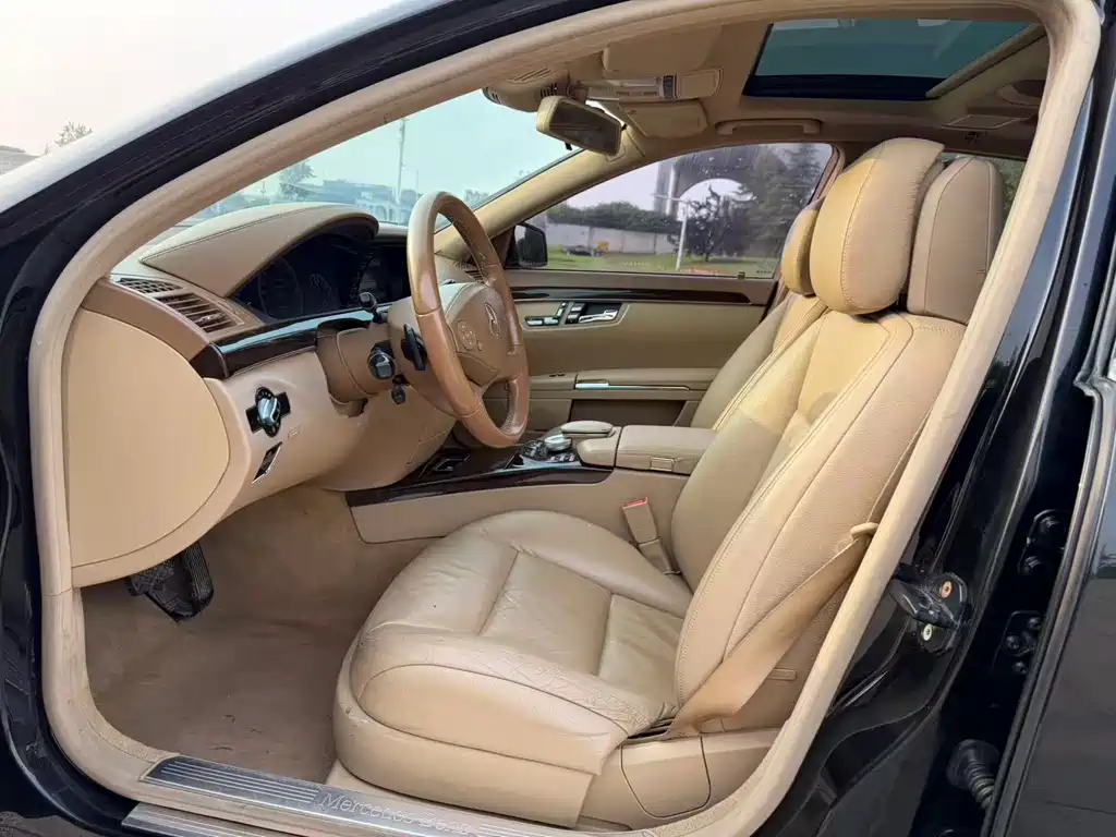 Mercedes-Benz S-Class 2012