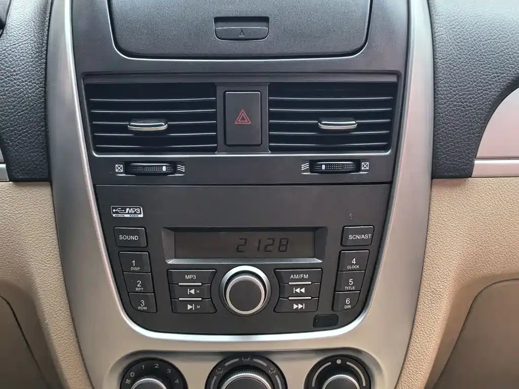 Buick Excelle 2015 — фото 9