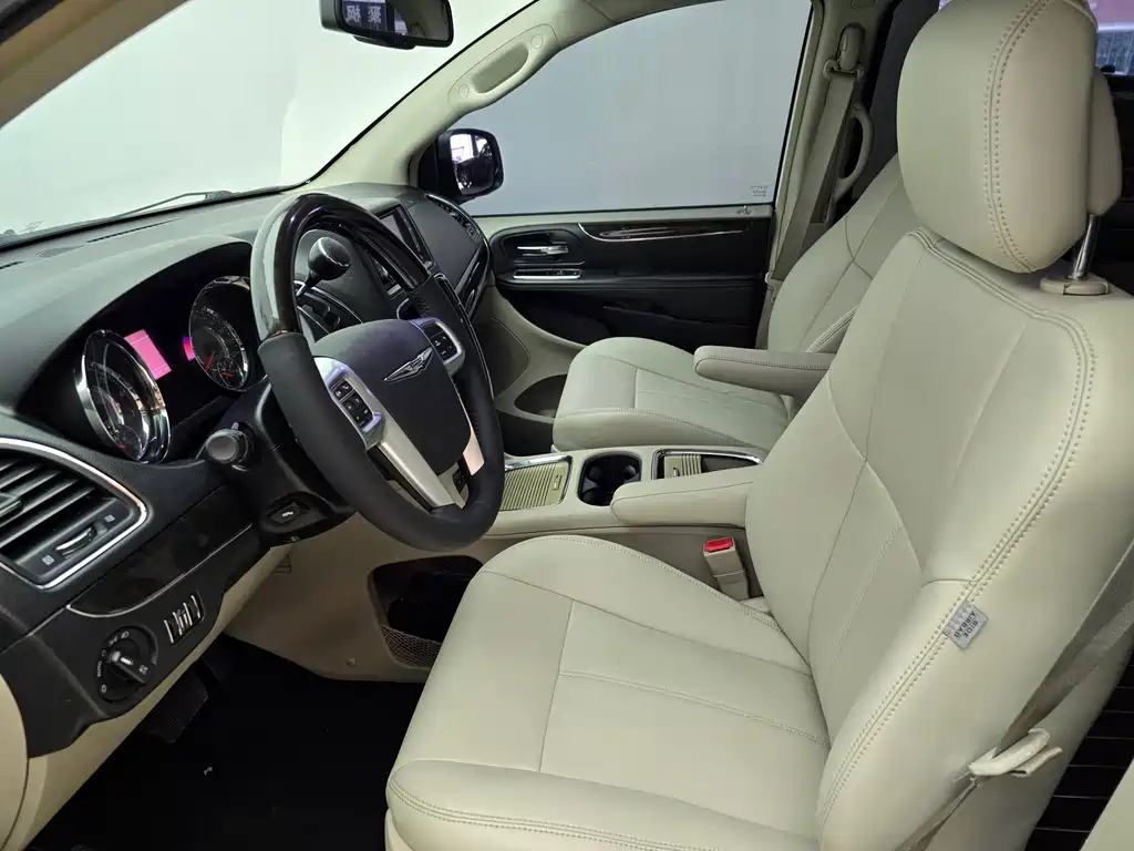 Chrysler Grand Voyager 2013 — фото 15
