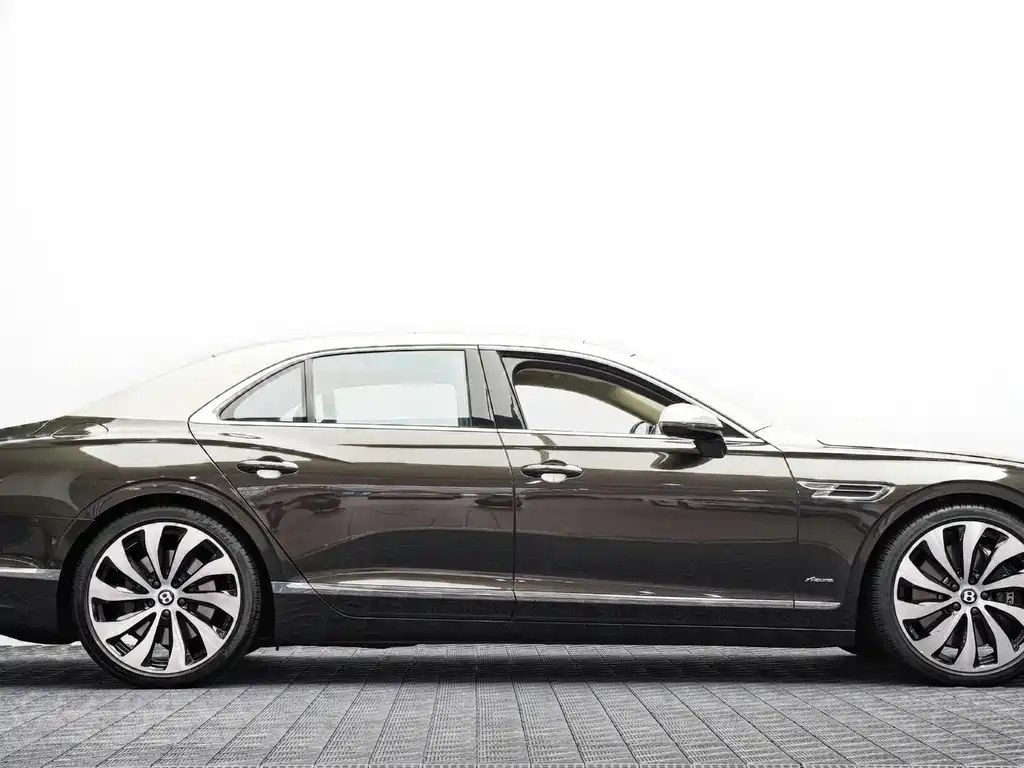 Bentley Flying Spur 2024 — фото 4