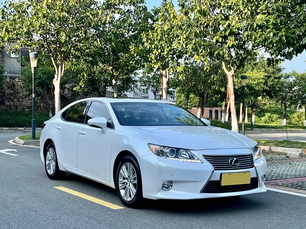 Lexus ES 2014 — фото 3