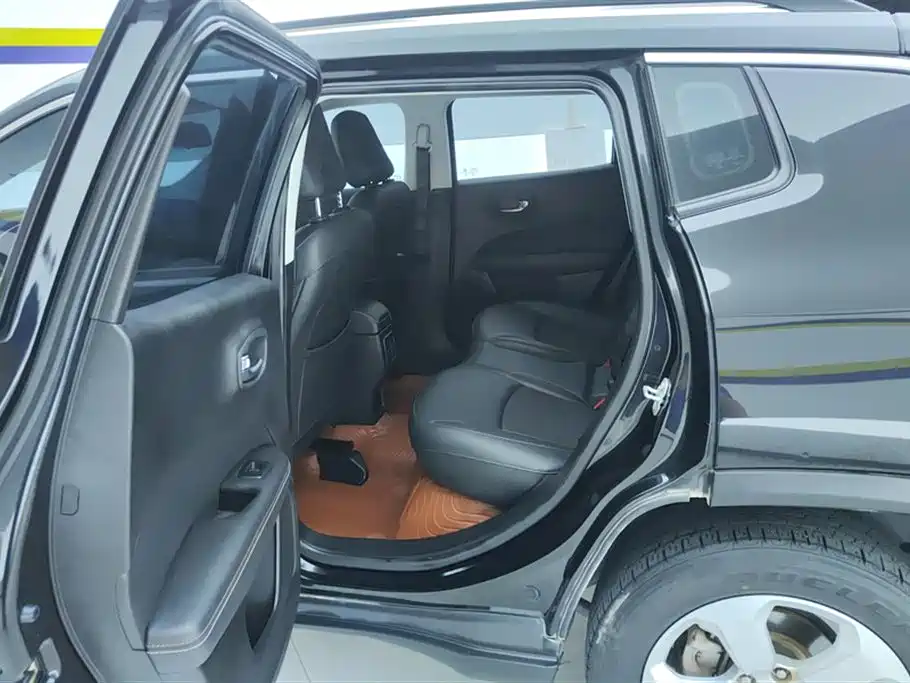 Jeep Compass 2020 — фото 11