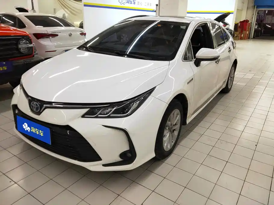 Toyota Corolla 2021 — фото 1