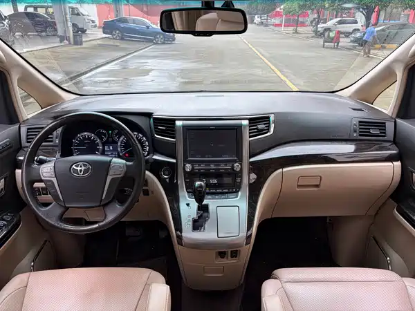 Toyota Alphard 2013
