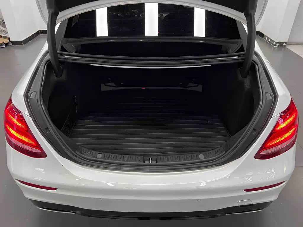 Mercedes-Benz E-Class 2020 — фото 14