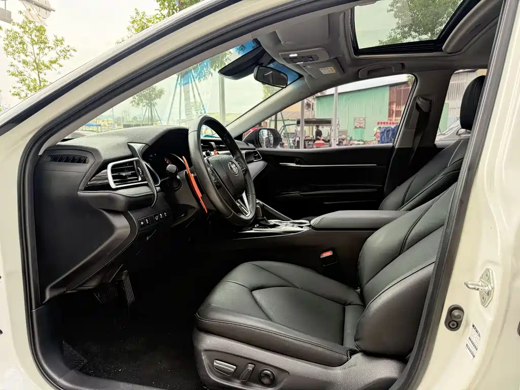 Toyota Camry 2020 — фото 11