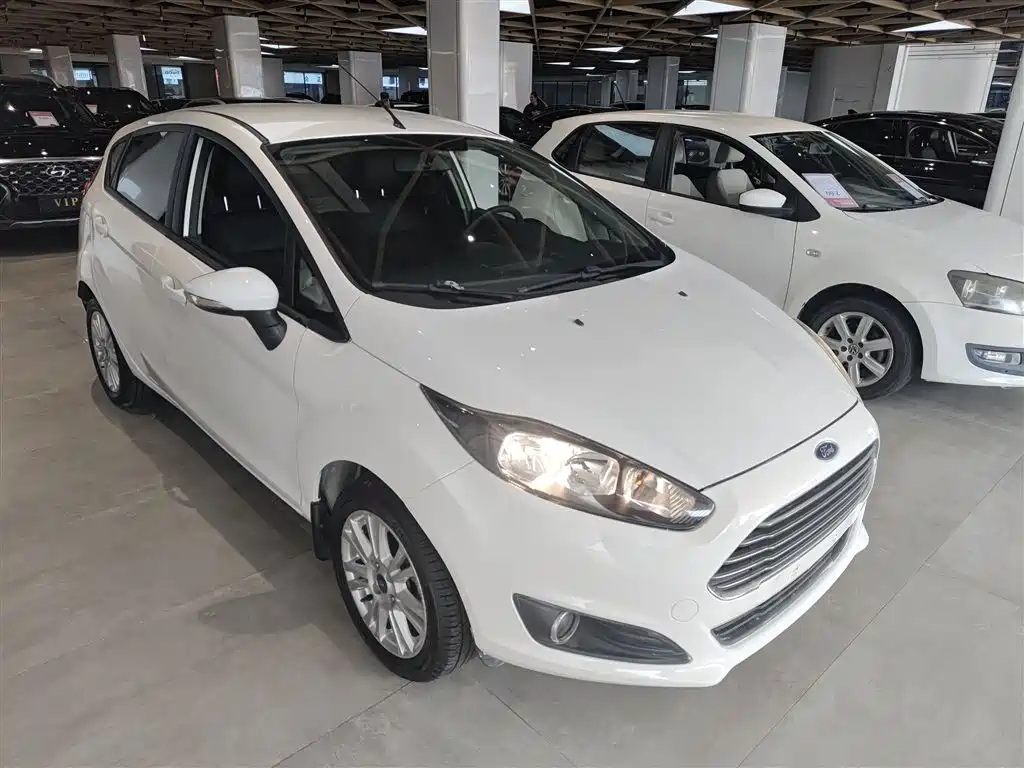 Ford Fiesta 2015 — фото 4
