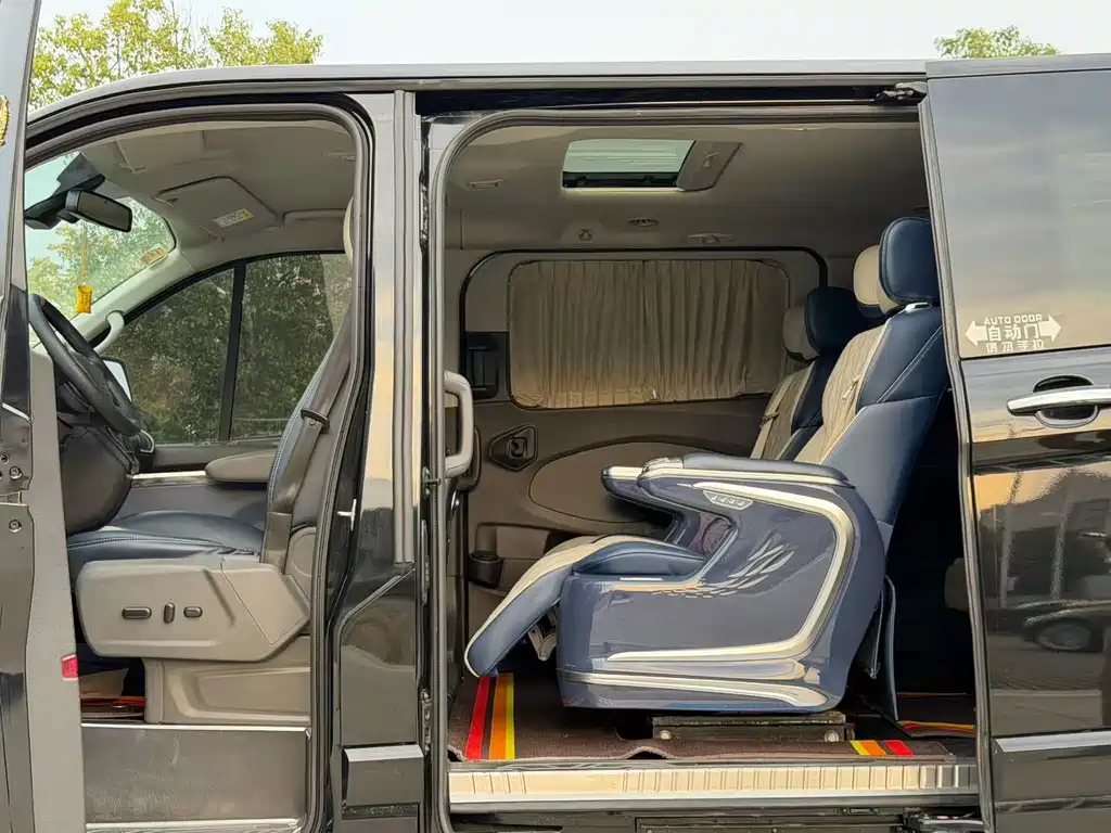 Ford Tourneo 2022 — фото 7