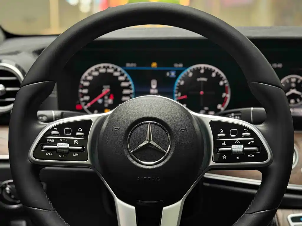 Mercedes-Benz E-Class 2019 — фото 12