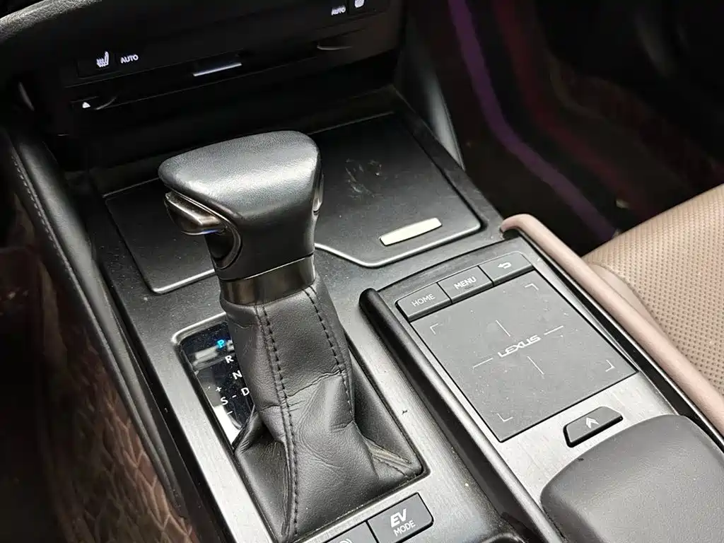 Lexus ES 2021 — фото 15