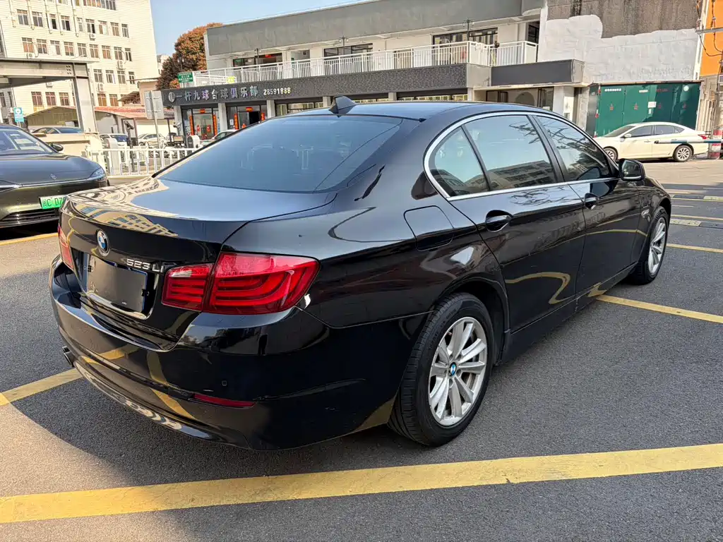 BMW 5 Series 2012 — фото 9