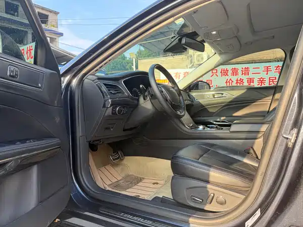 Ford Taurus 2019