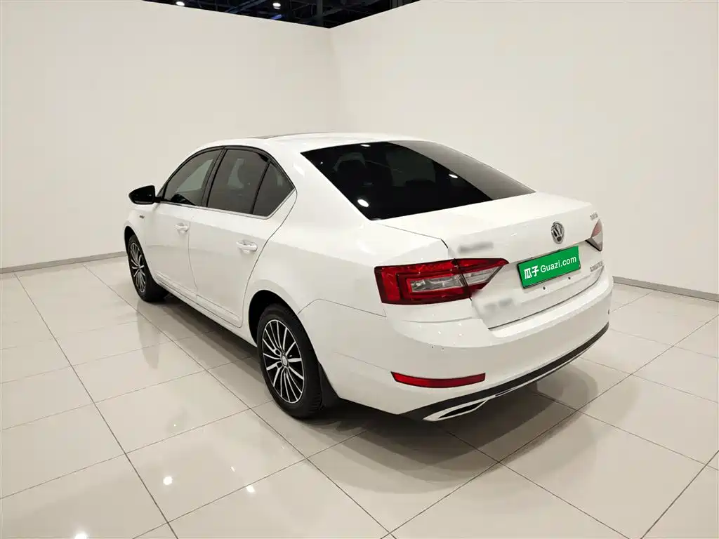 Skoda Octavia 2019 — фото 5