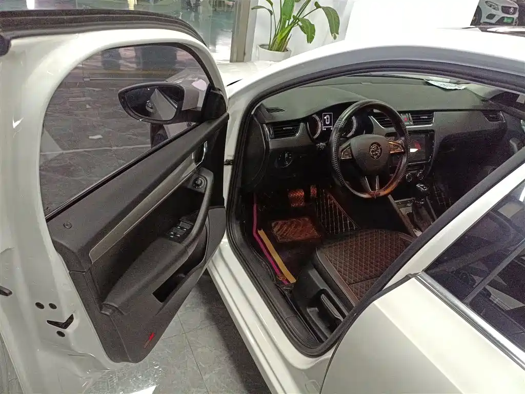 Skoda Octavia 2019 — фото 16