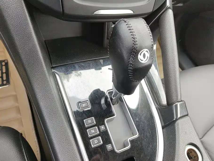 Dongfeng Fengshen AX7 2015 — фото 15
