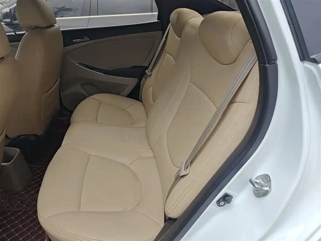 Hyundai Verna 2015 — фото 17