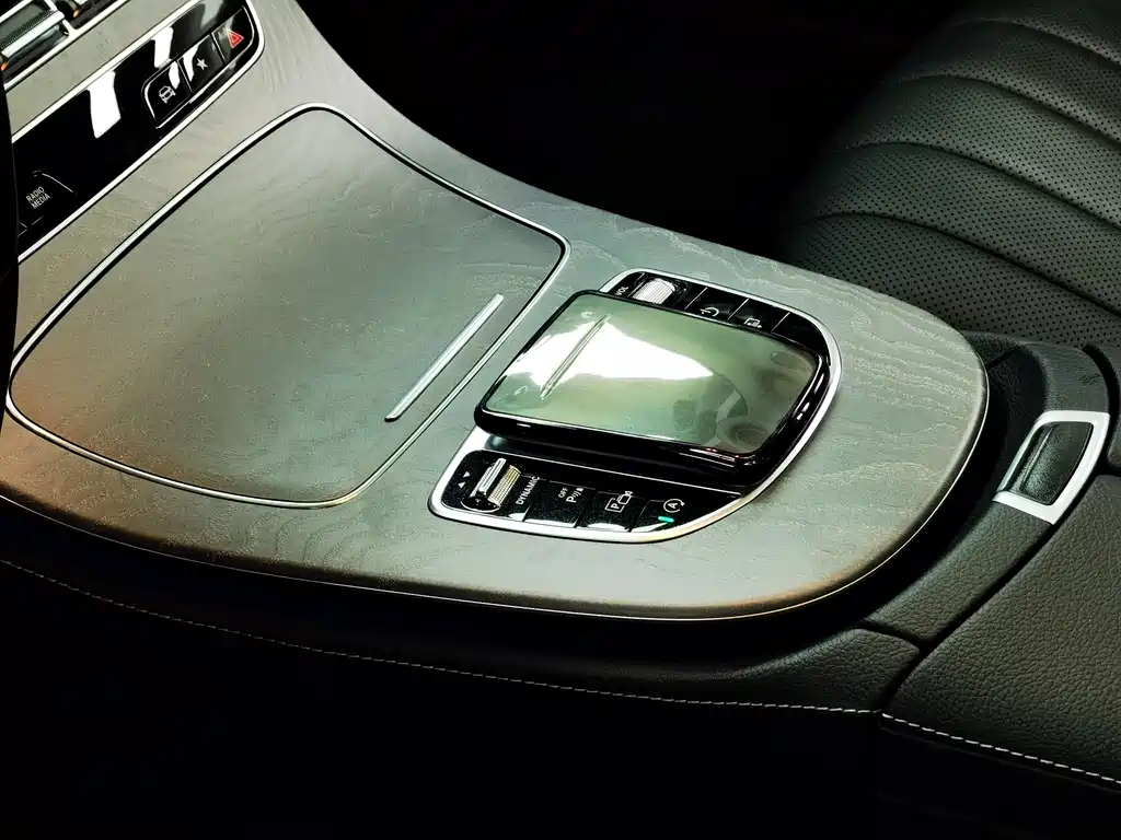 Mercedes-Benz E-Class 2021 — фото 11