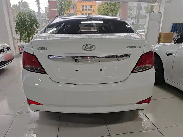 Hyundai Accent 2014