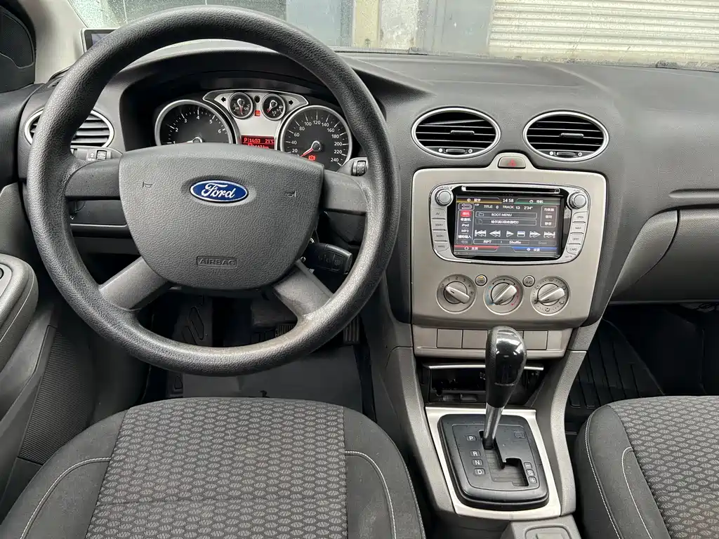 Ford Focus 2013 — фото 9