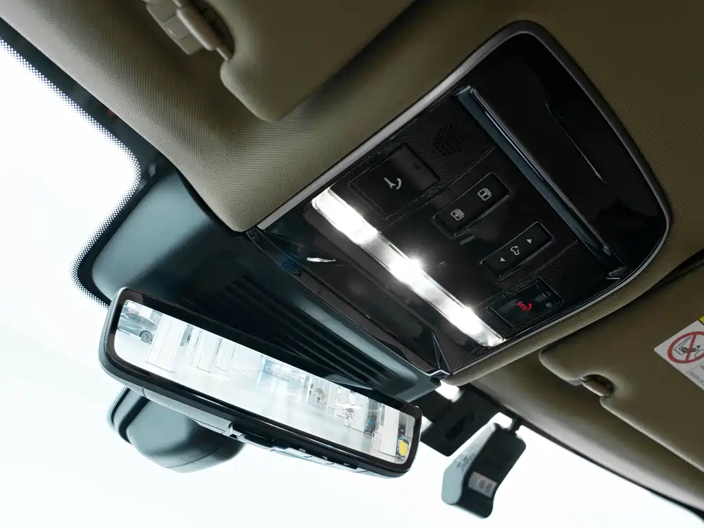 Land Rover Range Rover 2023 — фото 17