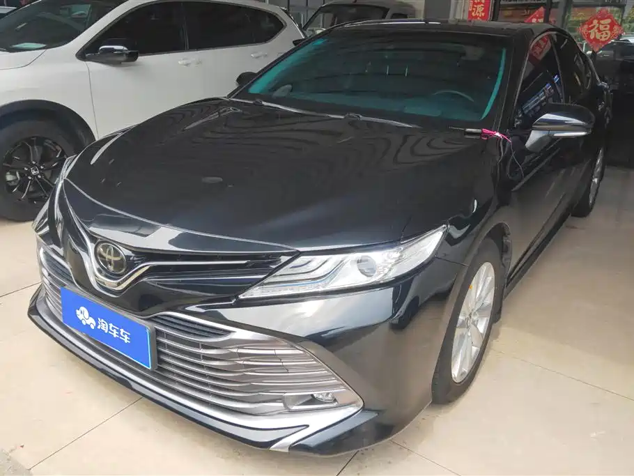 Toyota Camry 2020 — фото 1