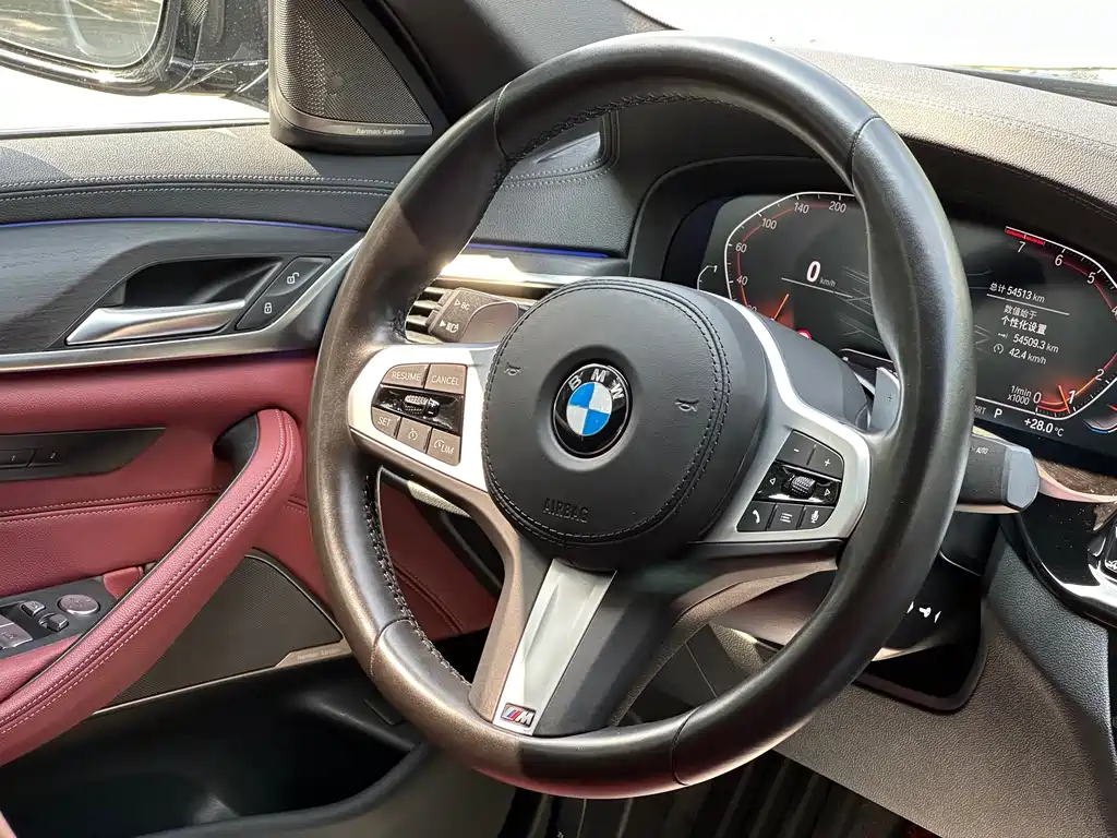 BMW 5 Series 2022 — фото 9
