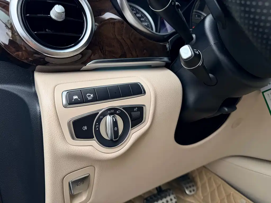 Mercedes-Benz V-Class 2018 — фото 11