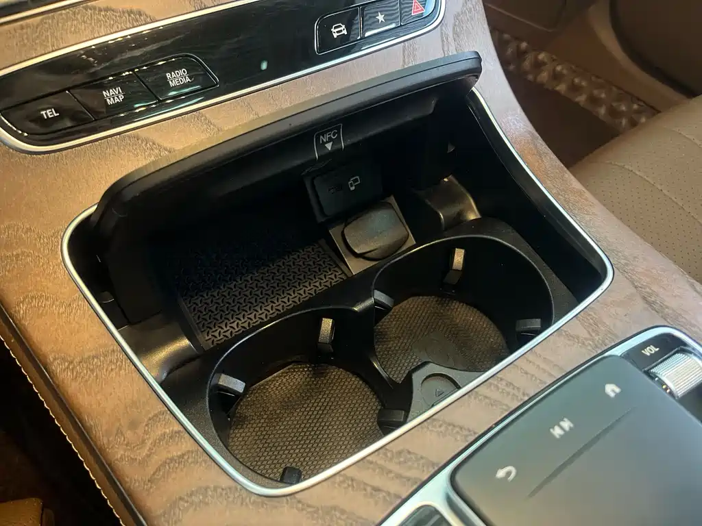 Mercedes-Benz E-Class 2023 — фото 24