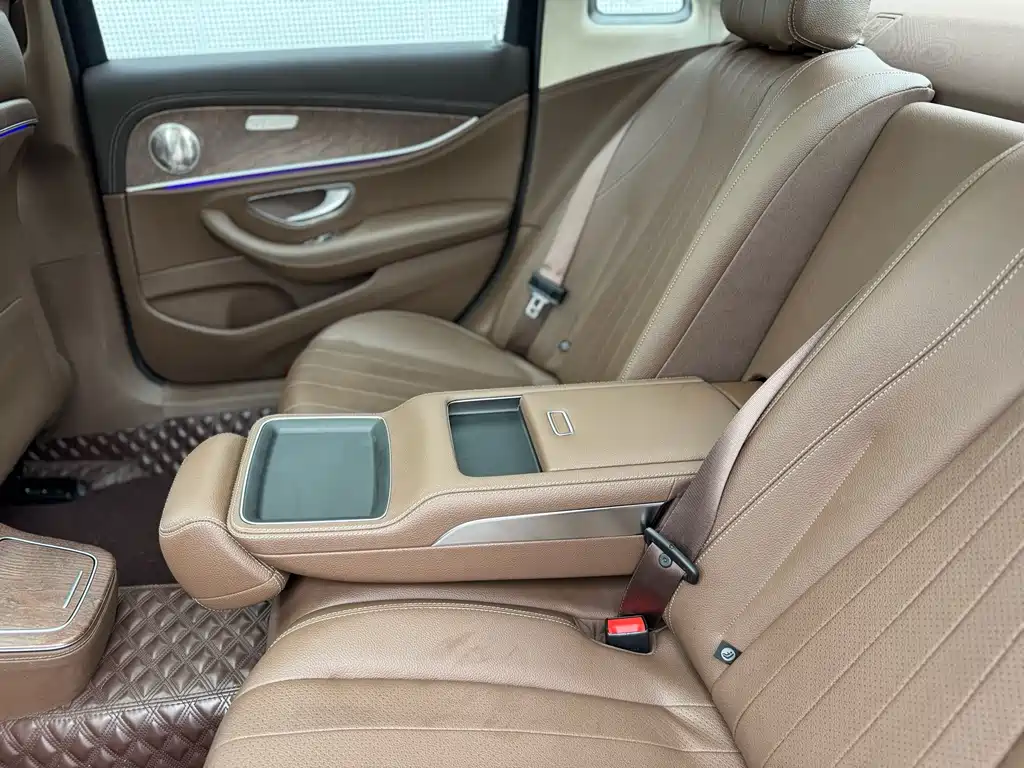 Mercedes-Benz E-Class 2023 — фото 32