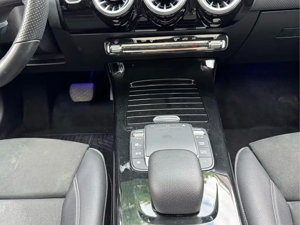 Mercedes-Benz A-Class 2022 — фото 13