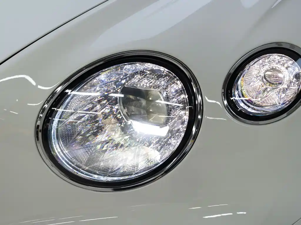 Bentley Continental 2022 — фото 26