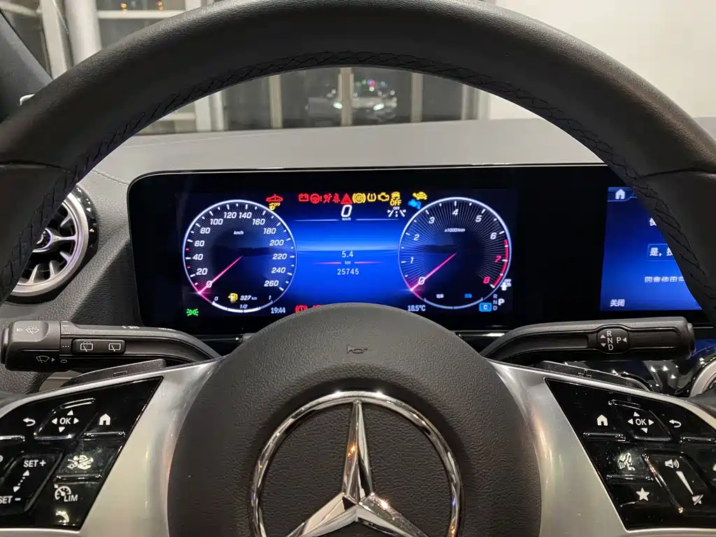 Mercedes-Benz GLA 2024 — фото 7