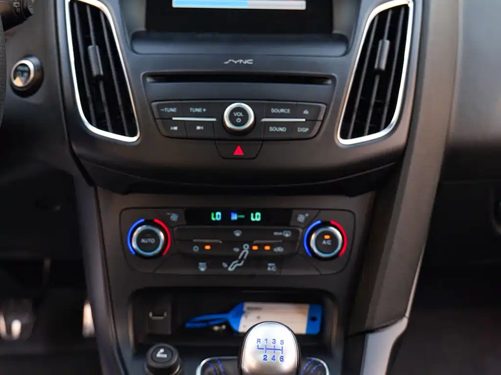 Ford Focus 2018 — фото 12